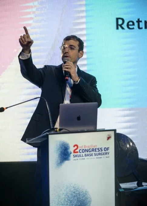 Professor Joel Lavinsky conduz com excelência o 2º Congresso Brasileiro de Cirurgia da Base do Crânio e destaca a força da atuação multidisciplinar